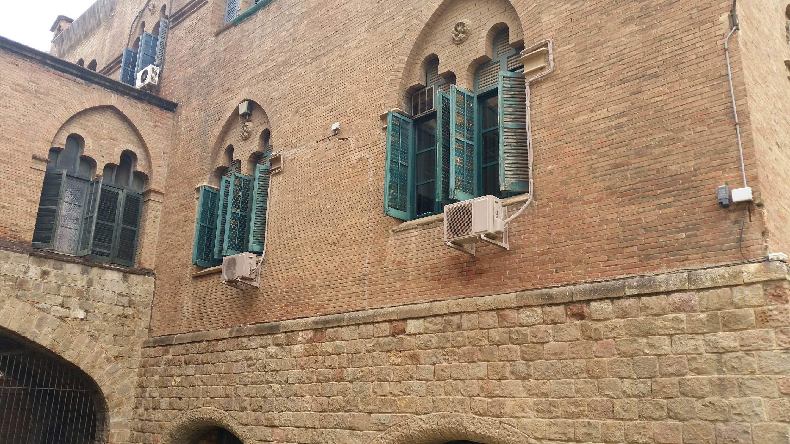 Mini Split condenser at Hospital de Santa Creu i Sant Pau